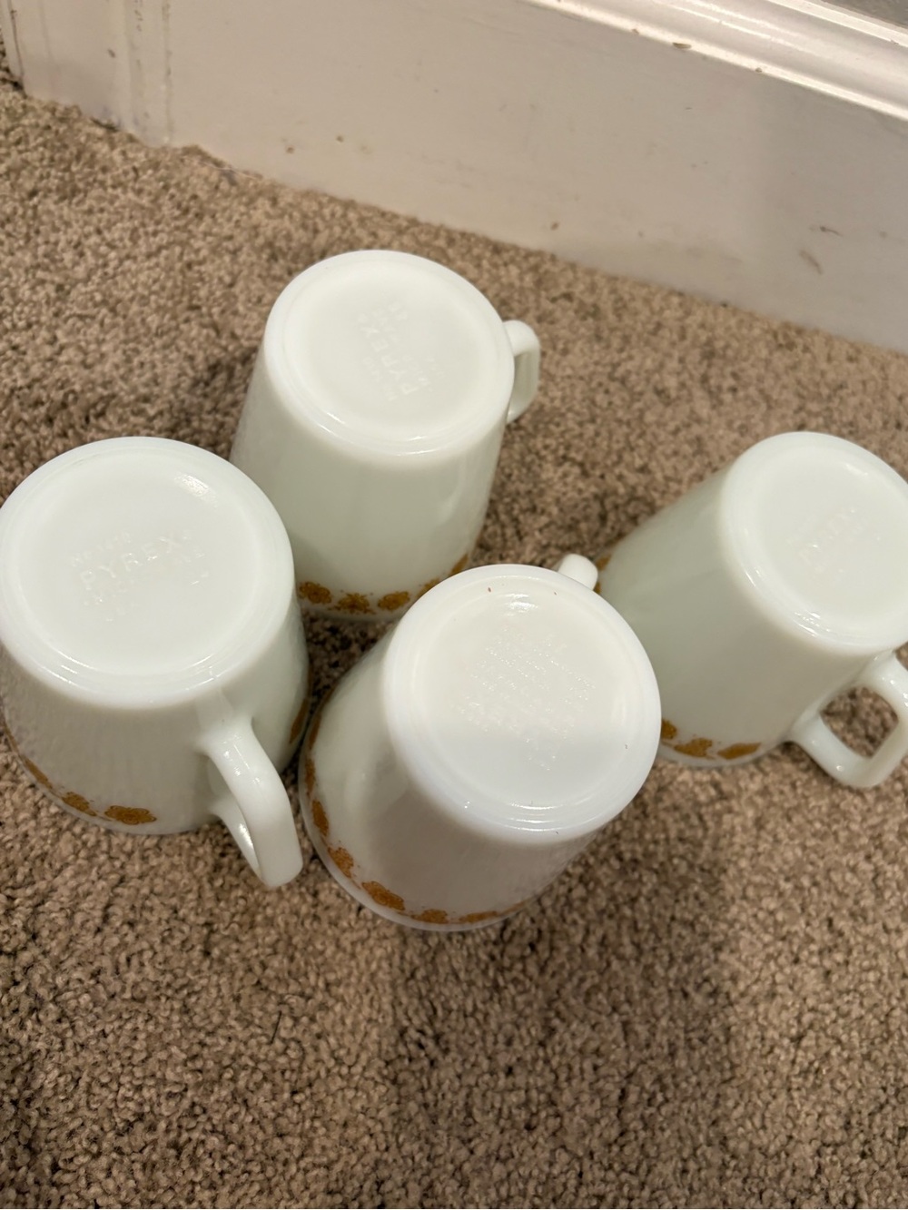 Vintage Pyrex No Corning D-Handle Milk Glass Coffee Mugs Butterfly Gold Set of 4 - Picture 12 of 14